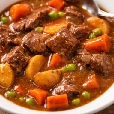 Delicious slow cooker beef stew with tender meat and hearty vegetables