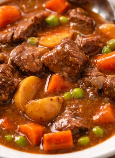 Delicious slow cooker beef stew with tender meat and hearty vegetables