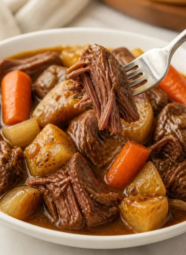 Delicious slow cooker pot roast with vegetables and savory sauce